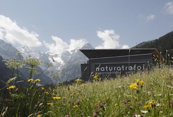 Il centro visitatori naturatrafoi sulla strada del Passo dello Stelvio