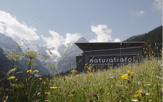 Das Besucherzentrum naturatrafoi an der Stilfserjoch Straße