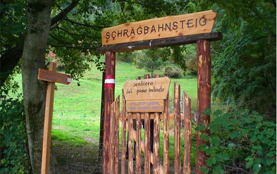 Hike Along the Lasa Marble Trail – Schrägbahnsteig Trail